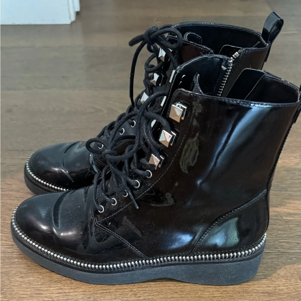 ‼️MICHAEL KORS BLACK GENUINE PATENT LEATHER BIKER BOOTS‼️ Size 8. - Picture 4 of 7